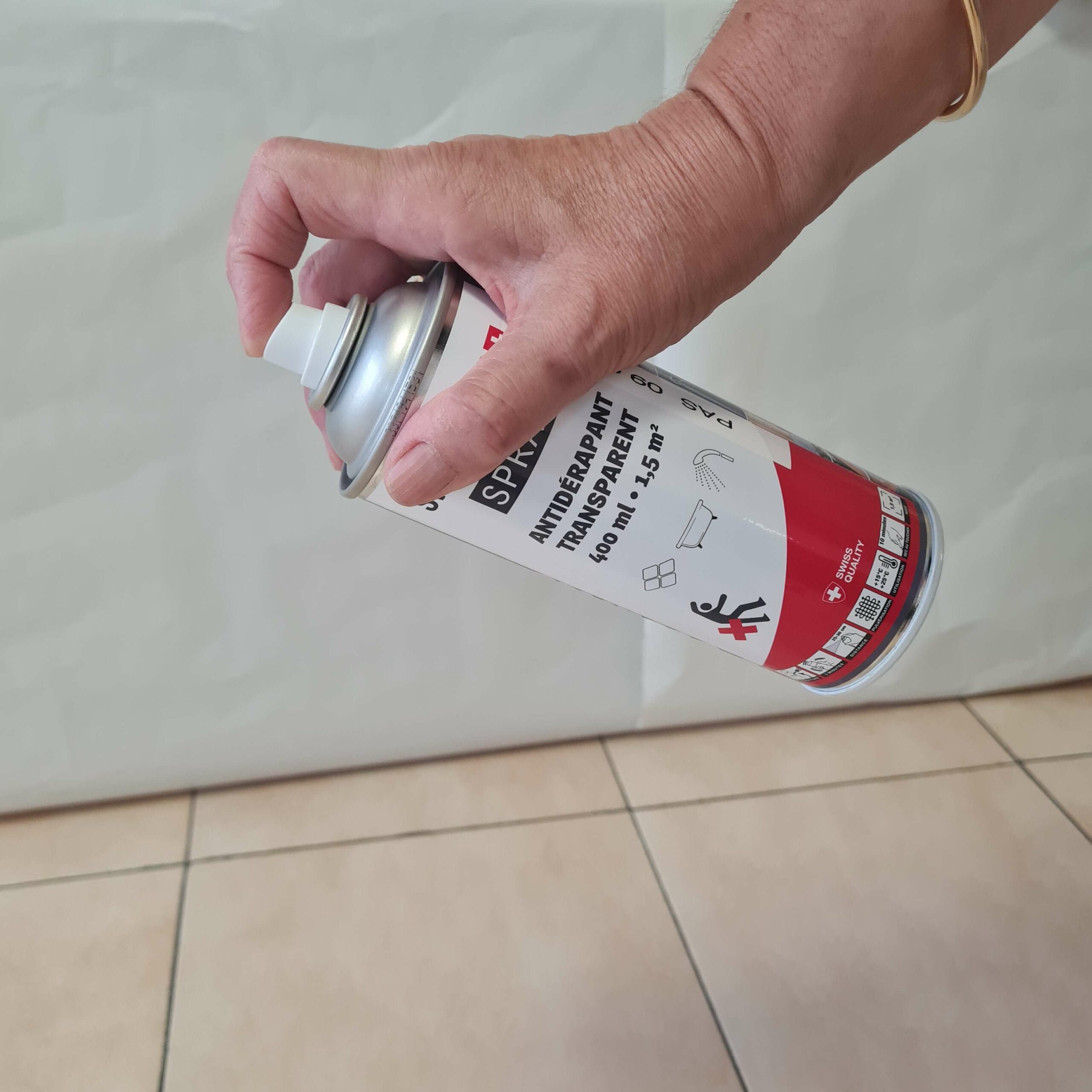 Spray antidérapant à appliquer au sol ou dans la baignoire